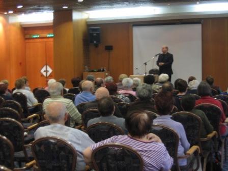 Ami Grünberg Lecturing "The Psychology of the Brain"