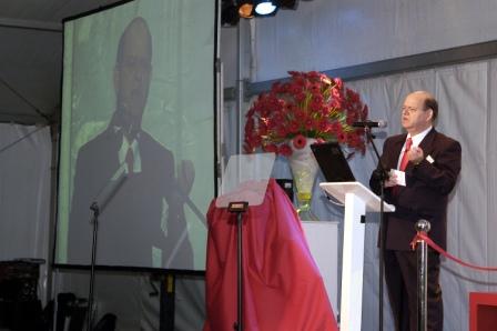 Ami Grünberg during a speech as Marketing & Training Manager